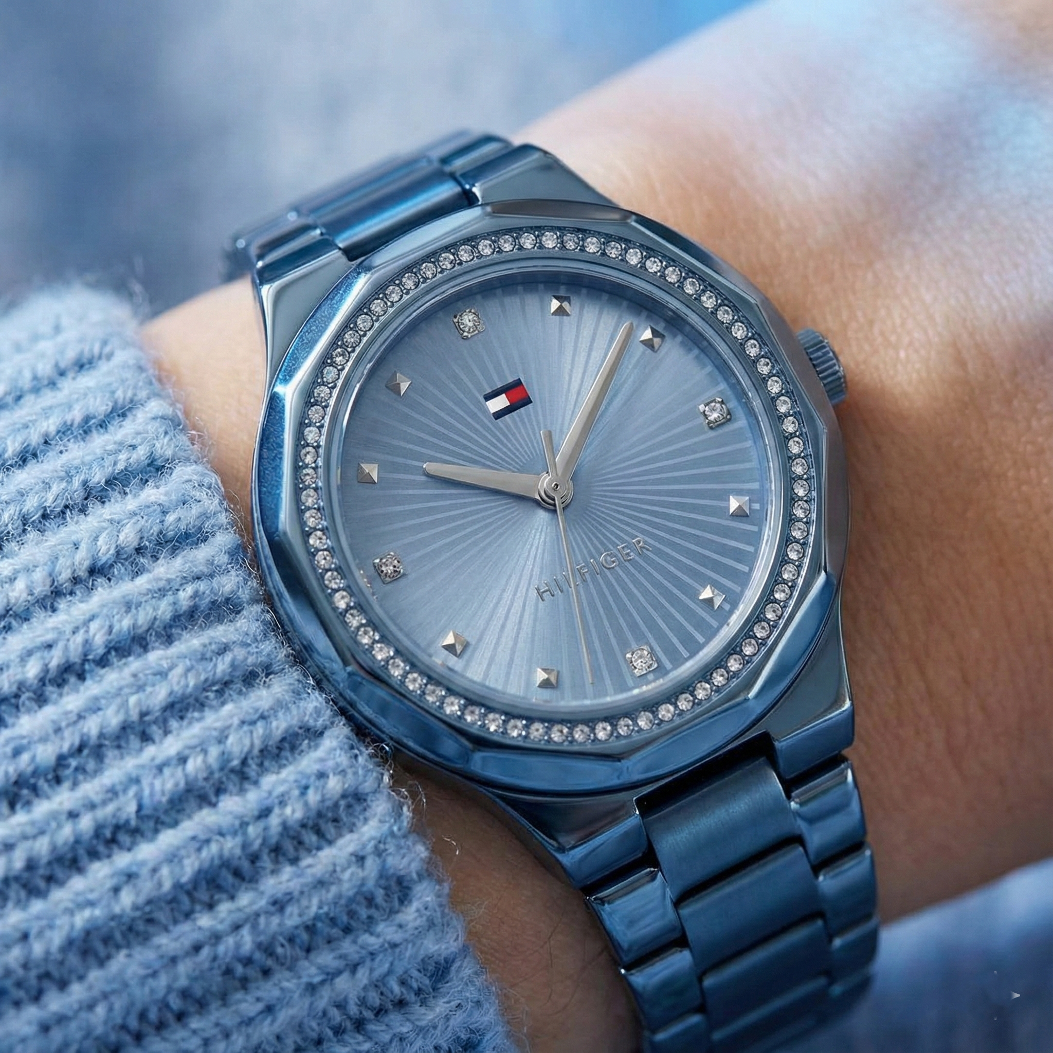 Tommy Hilfiger Ladies Watch – Model 1782724 – Blue Crystal Bezel
