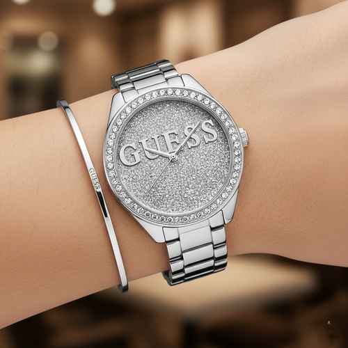 ساعة يد نسائية Guess Breeze W1234L1 بهيكل فضي وميناء صدف وسوار من السيليكون الأبيض والوصلات المعدنية